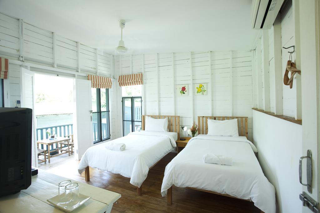 Sunshine Inn Resort Khao Lak Habitación foto