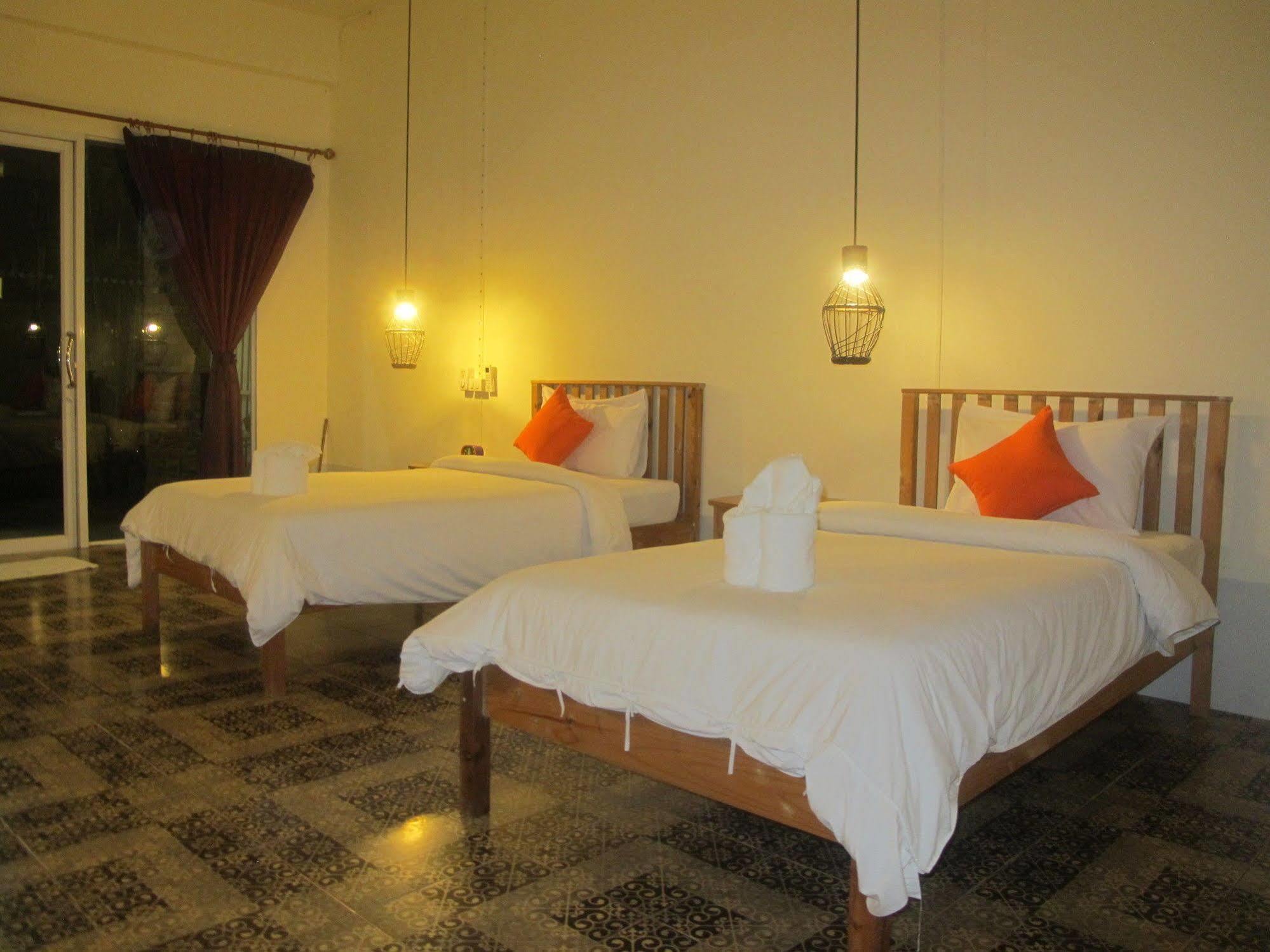 Sunshine Inn Resort Khao Lak Exterior foto